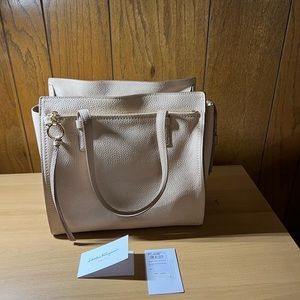 Salvatore Ferragamo Amy Leather Bag - New bisque